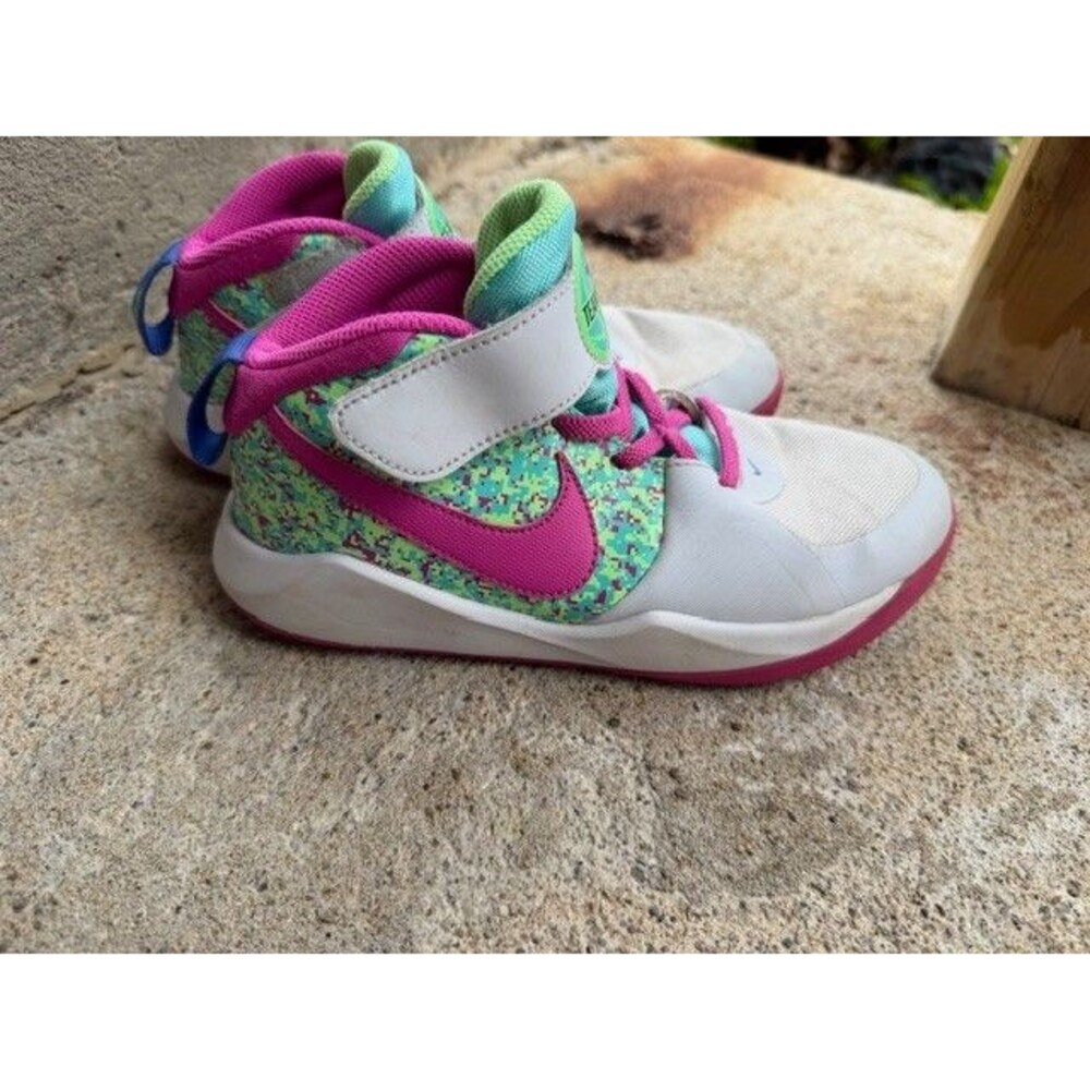 Nike Team Hustle Girls Athletic Shoes Size 1